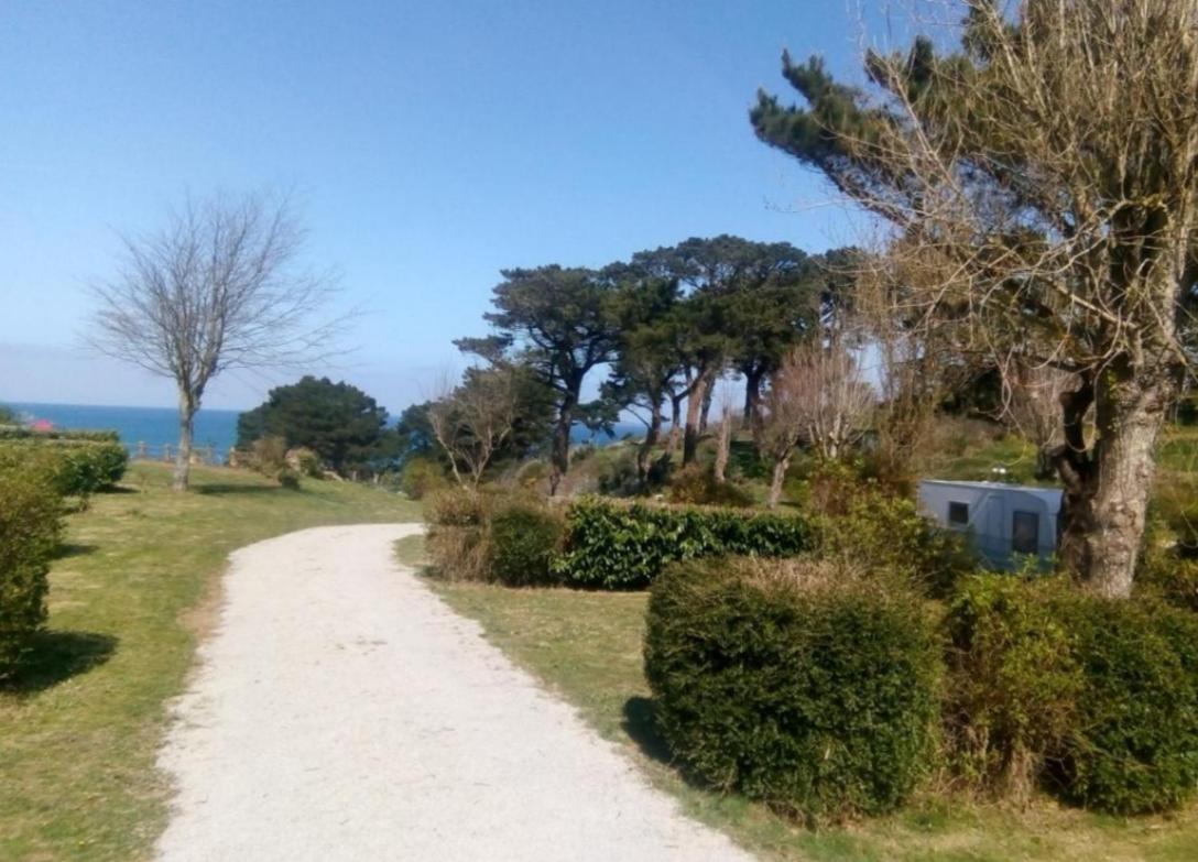 Les Hortensias grande tente familiale deux chambres et séjour vue mer sur camping nature Plestin-les-Grèves Extérieur photo