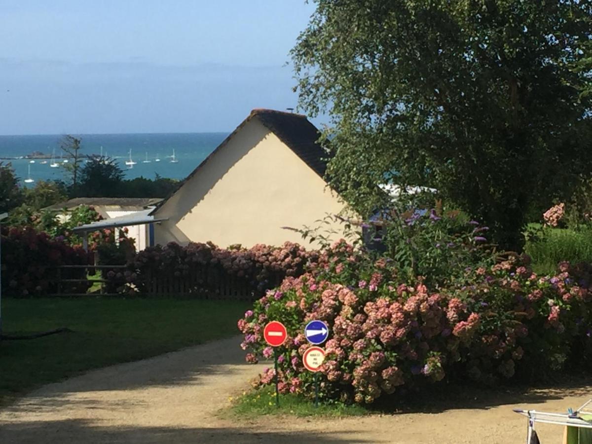 Les Hortensias grande tente familiale deux chambres et séjour vue mer sur camping nature Plestin-les-Grèves Extérieur photo