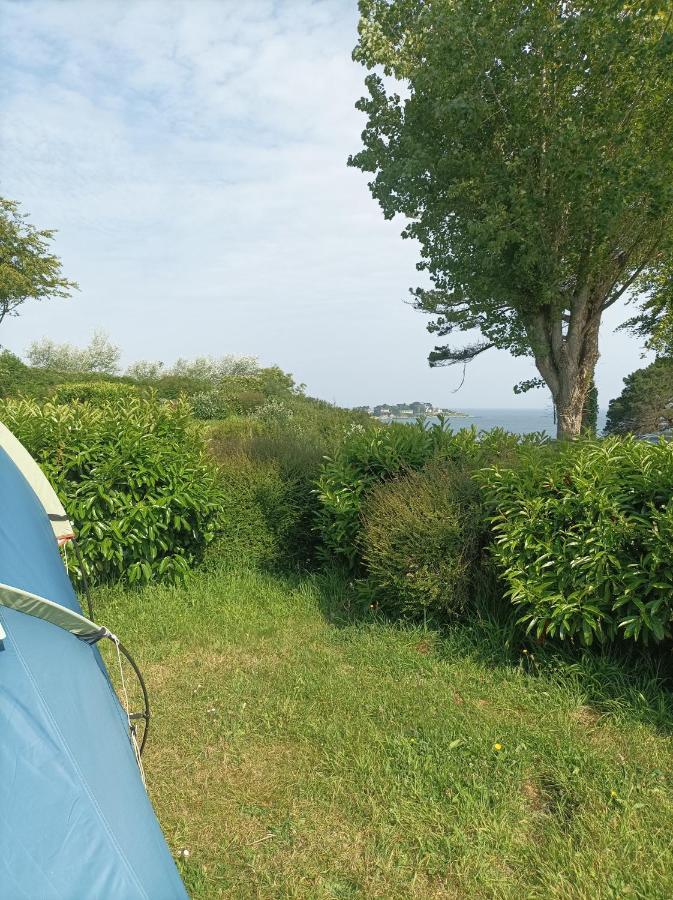 Les Hortensias grande tente familiale deux chambres et séjour vue mer sur camping nature Plestin-les-Grèves Extérieur photo